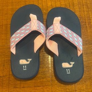 Vineyard Vines kid’s flip flops